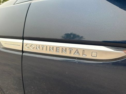 Used 2017 Lincoln Continental Reserve w/ Technology Package AWD/4WD image 4