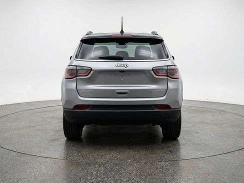 Used 2025 Jeep Compass Limited image 7