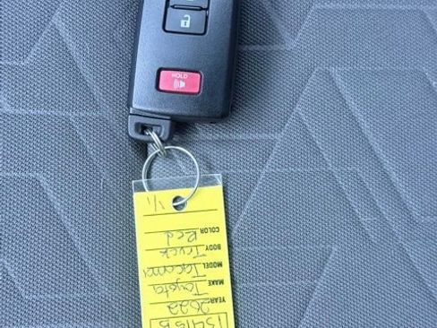 Used 2022 Toyota Tacoma TRD Off-Road w/ Technology Package image 32