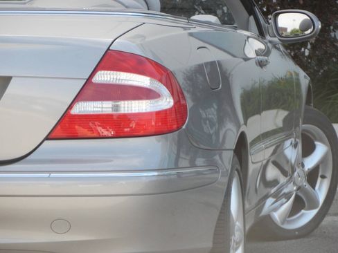 Used 2005 Mercedes-Benz CLK 320 Cabriolet image 18
