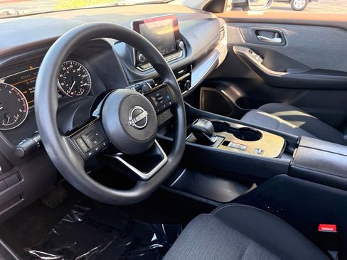 Certified 2022 Nissan Rogue SV FWD image 16