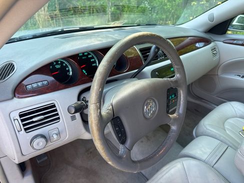 Used 2009 Buick Lucerne CXL FWD image 12