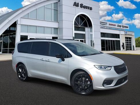 New 2026 Chrysler Pacifica Limited w/ S Appearance Package AWD/4WD image 1