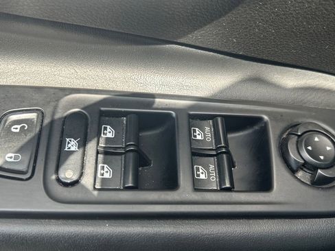 Used 2017 Jeep Renegade Altitude FWD image 35