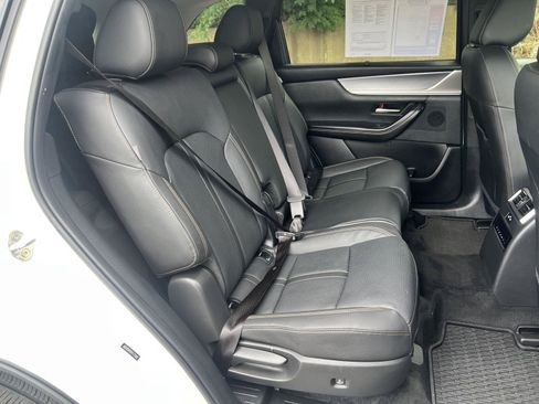 Used 2024 MAZDA CX-90 3.3 Turbo w/ Preferred Package AWD/4WD image 13