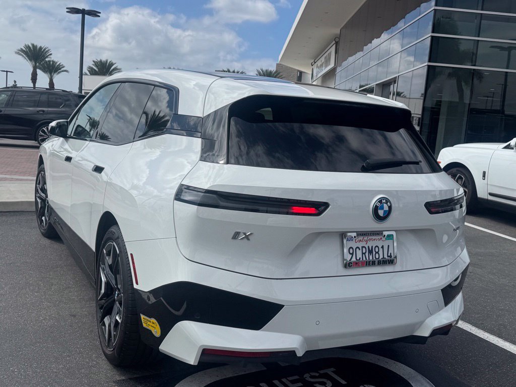 Used 2022 BMW iX xDrive50 w/ Sport Package AWD/4WD image 7