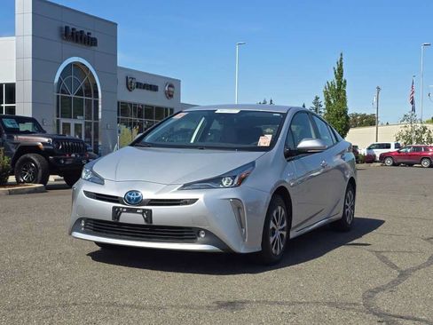 Used 2020 Toyota Prius LE AWD/4WD image 15