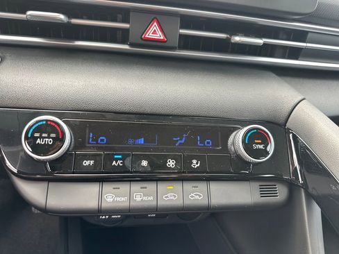 New 2026 Hyundai Elantra Blue image 23