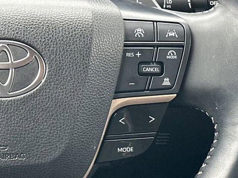 Used 2025 Toyota Crown Signia image 11