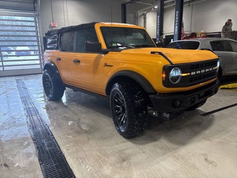 Used 2022 Ford Bronco Black Diamond image 3