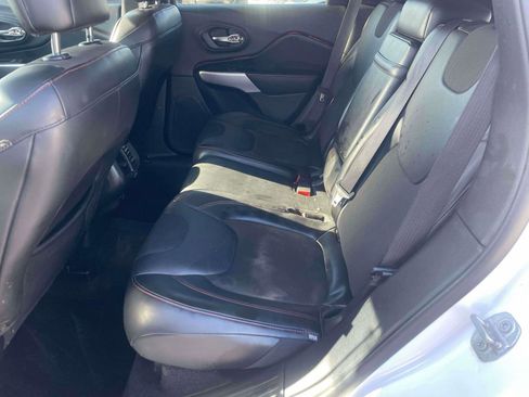 Used 2018 Jeep Cherokee Trailhawk image 6