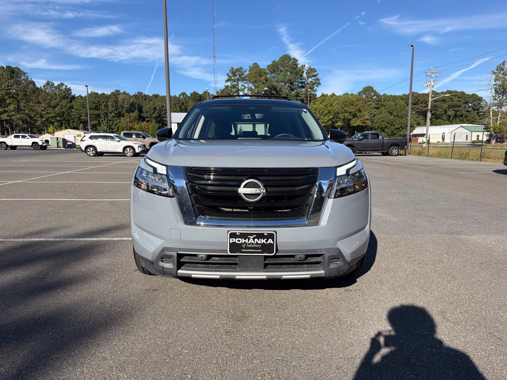 Used 2024 Nissan Pathfinder SL AWD/4WD image 3