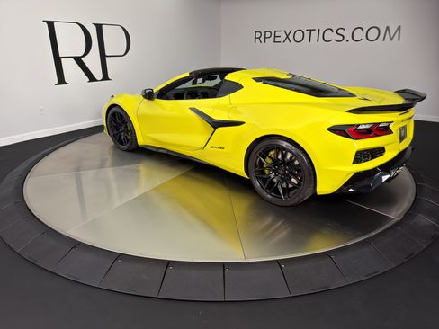 Used 2023 Chevrolet Corvette Z06 RWD image 7