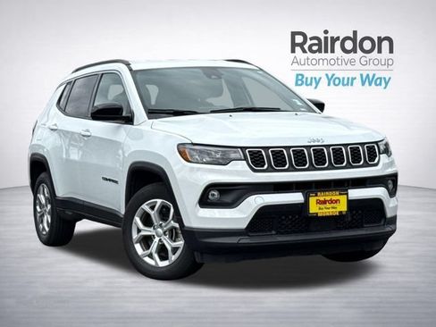 Used 2024 Jeep Compass Latitude AWD/4WD image 1