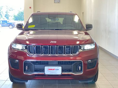 Used 2025 Jeep Grand Cherokee Overland w/ Luxury Tech Group IV AWD/4WD image 3