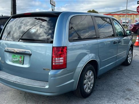 Used 2008 Chrysler Town & Country LX image 5