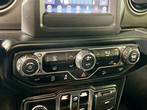 Used 2019 Jeep Wrangler Unlimited Sport S image 27