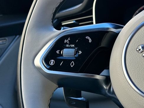 Used 2025 Jaguar F-PACE R-Dynamic S image 28