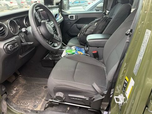 Used 2023 Jeep Gladiator Sport AWD/4WD image 4