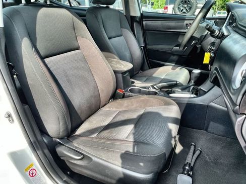 Used 2019 Toyota Corolla LE FWD image 26