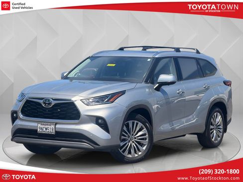 Certified 2024 Toyota Highlander Platinum AWD/4WD image 1