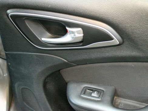 Used 2015 Chrysler 200 Limited w/ Comfort Group FWD image 13