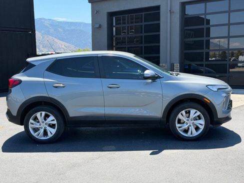 Used 2025 Buick Encore GX Preferred w/ Comfort Package AWD/4WD image 4