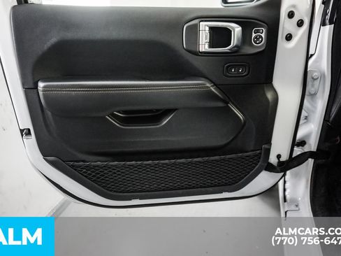Used 2025 Jeep Wrangler Unlimited Sahara AWD/4WD image 47