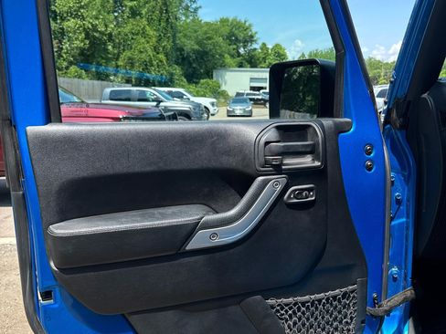 Used 2016 Jeep Wrangler Unlimited Rubicon AWD/4WD image 14