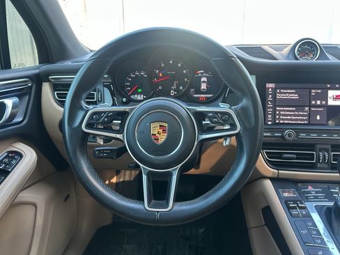 Used 2021 Porsche Macan image 16