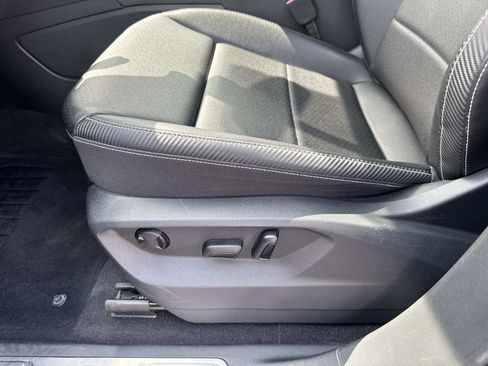 Certified 2023 Volkswagen Atlas Cross Sport SE w/ Panoramic Sunroof Package AWD/4WD image 15