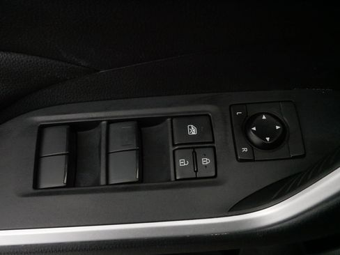 Used 2019 Toyota RAV4 LE image 19