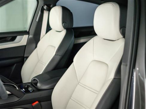 Certified 2026 Porsche Cayenne Coupe AWD/4WD image 5
