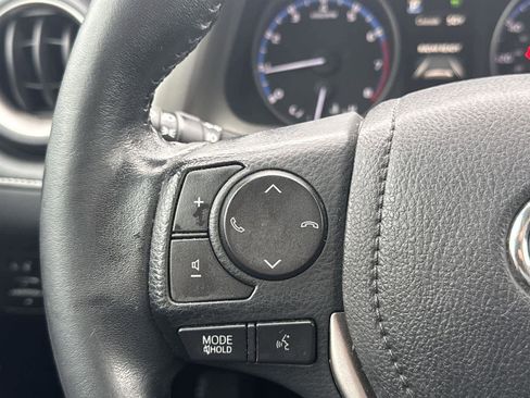 Used 2017 Toyota RAV4 XLE image 19