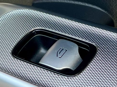 Certified 2023 Mercedes-Benz GLC 300 4MATIC image 40