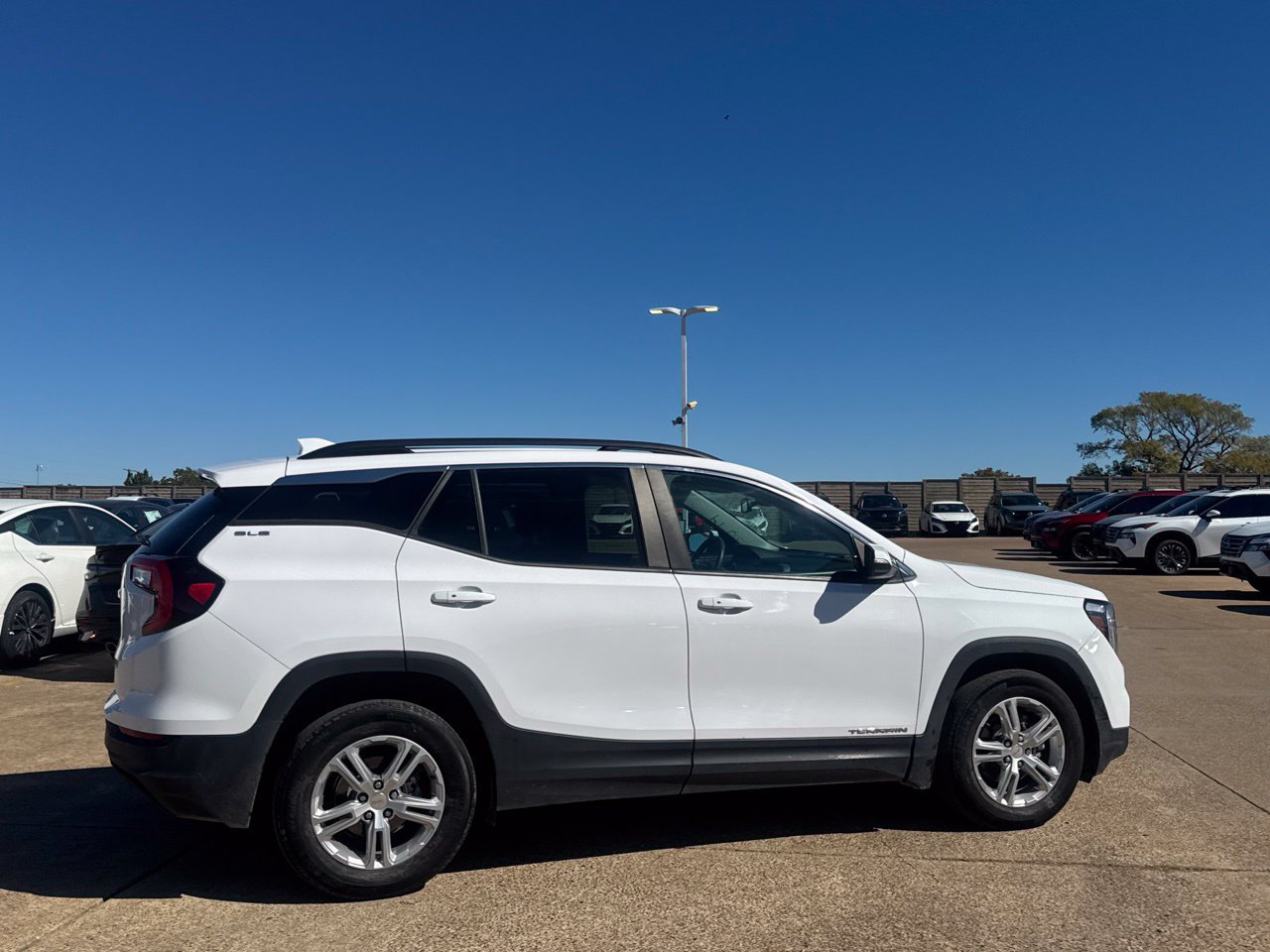 Used 2022 GMC Terrain SLE w/ Driver Convenience Package FWD image 27