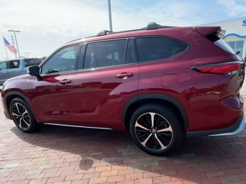 Used 2022 Toyota Highlander XSE FWD image 7