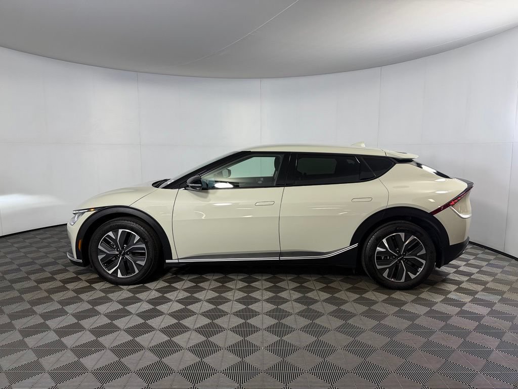 Used 2024 Kia EV6 Light RWD image 9