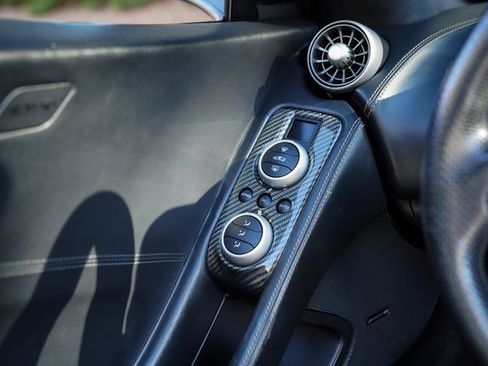 Used 2016 McLaren 650S Spider image 34