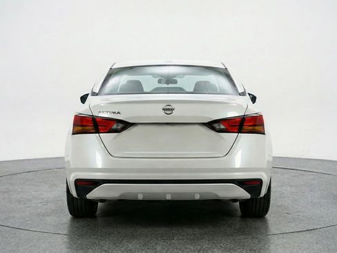 Used 2025 Nissan Altima 2.5 SV image 7