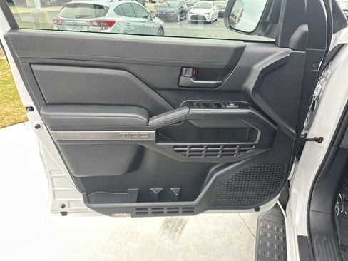 Certified 2025 Toyota 4Runner Hybrid TRD Off Road image 14