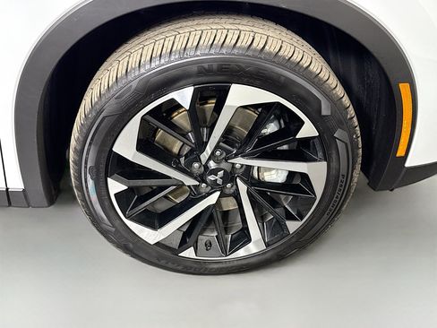 Used 2024 Mitsubishi Outlander SE image 32