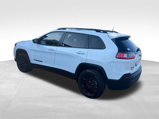 Used 2023 Jeep Cherokee Altitude Lux AWD/4WD video 3