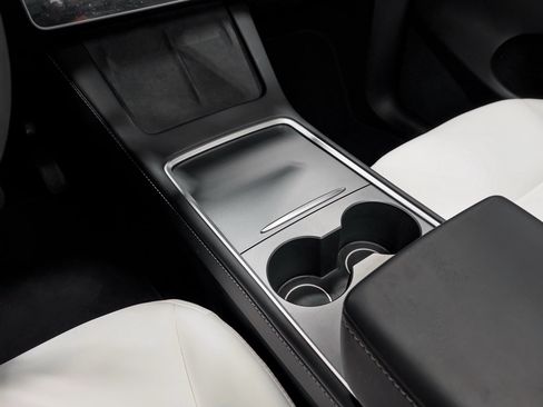 Used 2024 Tesla Model Y Long Range RWD image 17