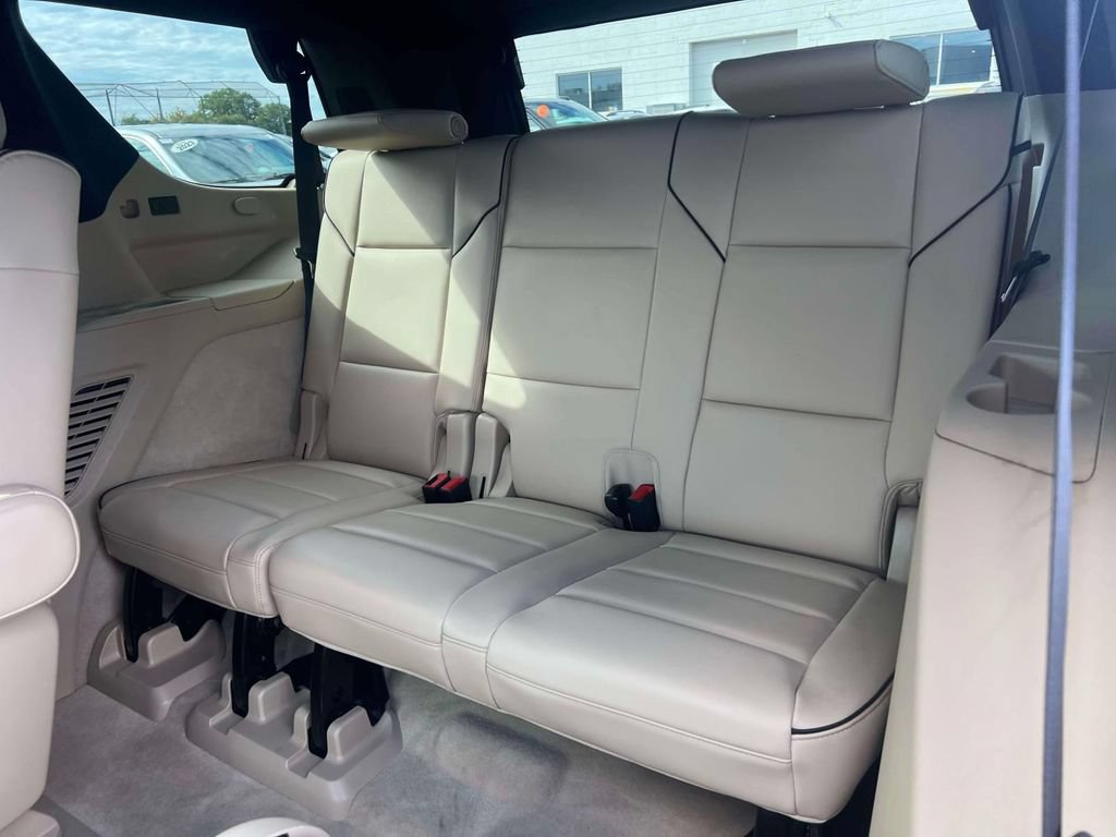 Used 2021 Cadillac Escalade Premium Luxury AWD/4WD image 17