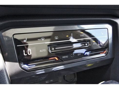 Used 2022 Volkswagen Tiguan SE AWD/4WD image 29