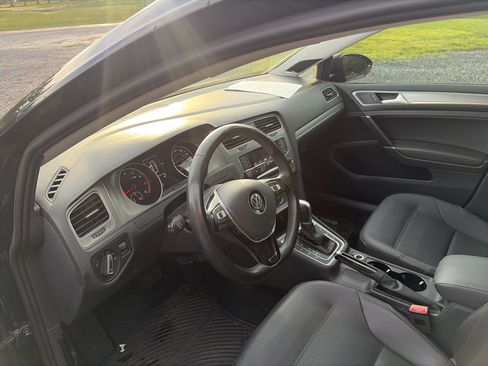 Used 2015 Volkswagen Golf SE w/ Lighting Package FWD image 18