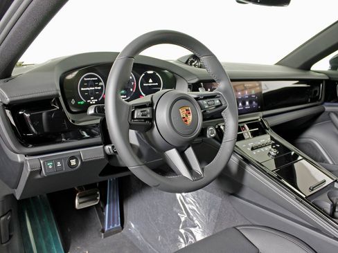 New 2026 Porsche Panamera 4 image 4