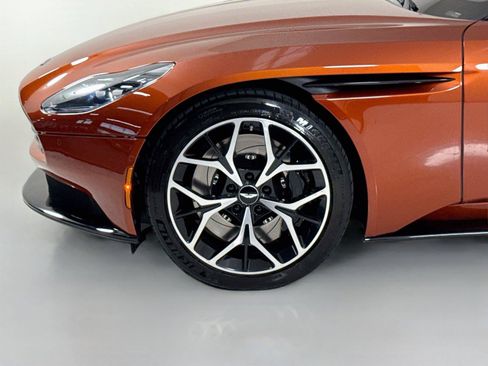 Used 2019 Aston Martin DB11 Volante RWD image 37
