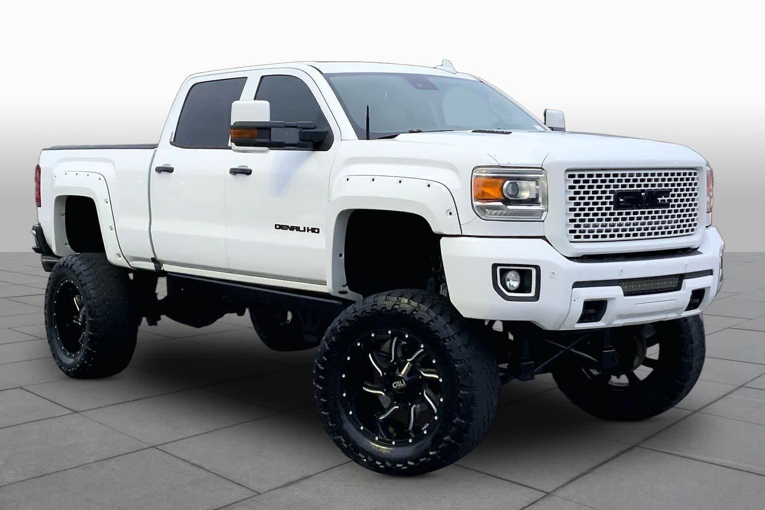Used 2016 GMC Sierra 2500 Denali w/ Duramax Plus Package AWD/4WD image 3